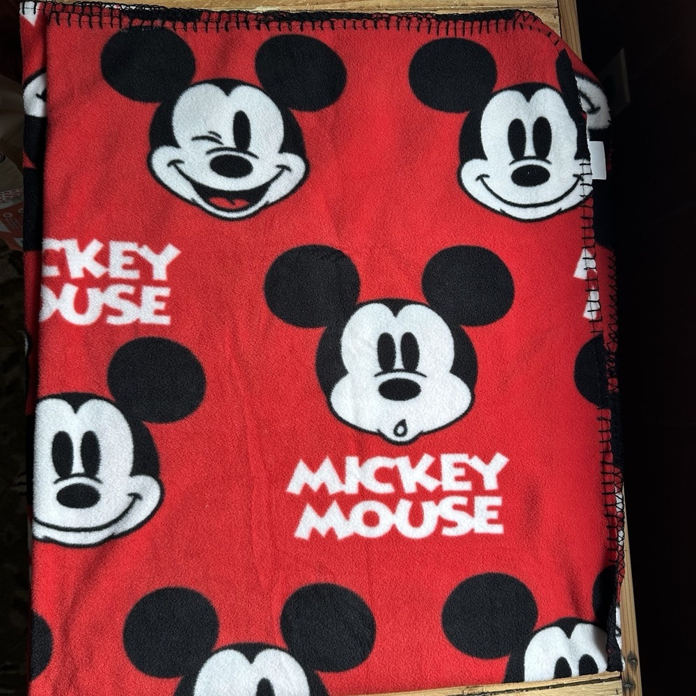 Disney Red/White/Black Mickey Mouse Face Throw Blanket 39 X 49 Inch